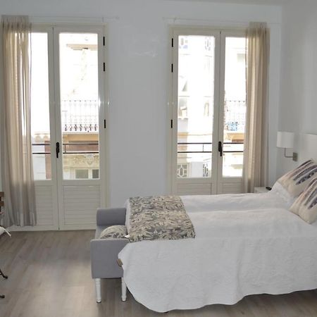 Modern Studio Flat Close To Plaza Merced Malaga Bagian luar foto