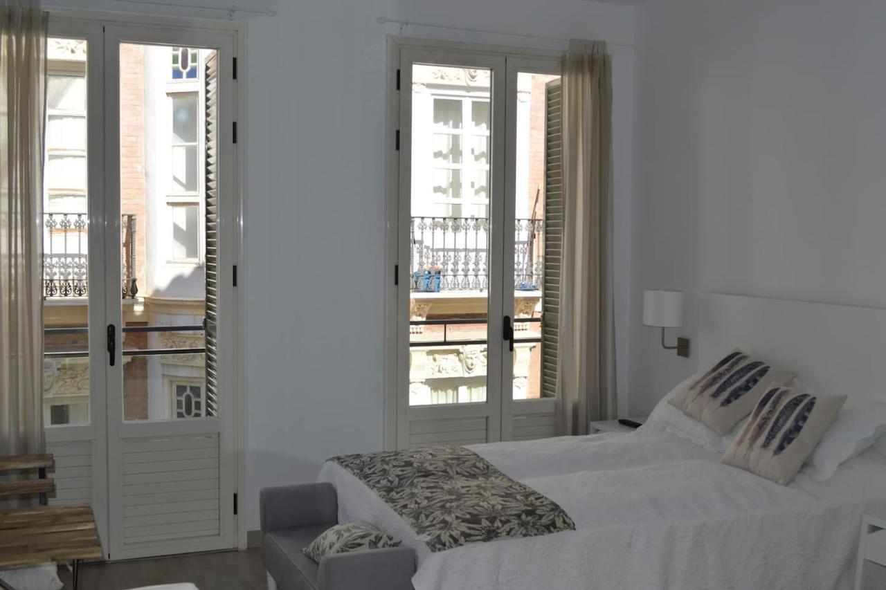 Modern Studio Flat Close To Plaza Merced Malaga Bagian luar foto